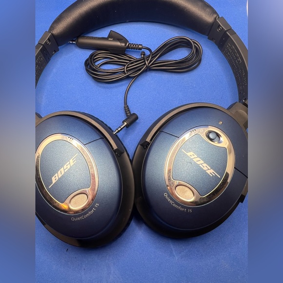 Quiet comfort Bose Headphones - Picture 4 of 7